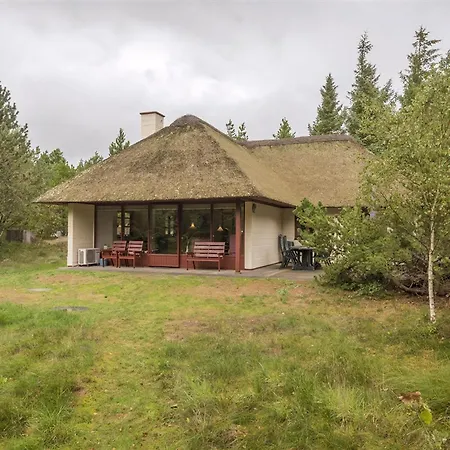Villa Med Stråtag Og Plads Til Ro Og Nærvær Blåvand