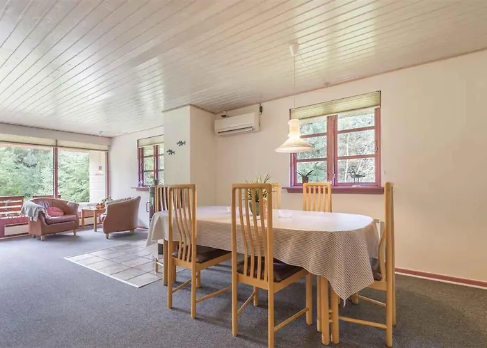 别墅 With Thatched Roof And Calm 布拉万德